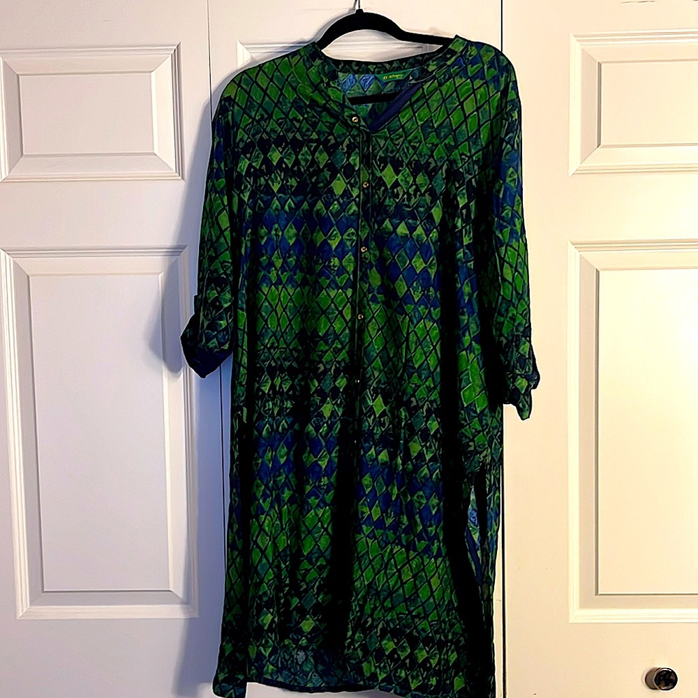 Brand new women's tunic. Size XXL but fits like XL. Slits on the side.